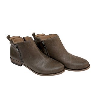 Distressed leather rodeo ready ankle boots 🛍️✨💕